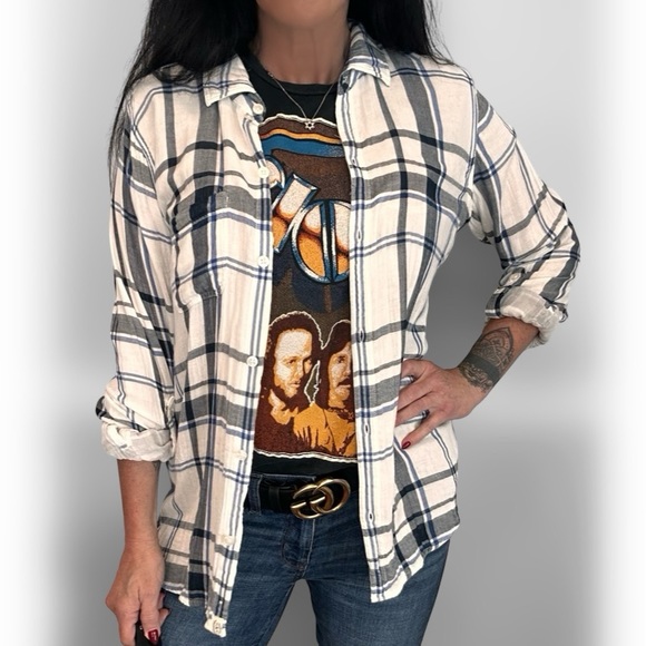 American Eagle Outfitters Boyfriend Fit Button Down Shirt. Size Medium. - Picture 2 of 11